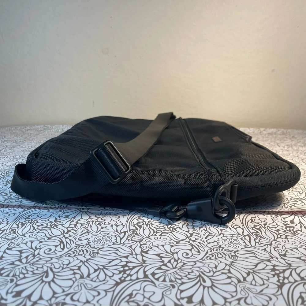 TUMI Black Padded Laptop Bag Briefcase Travel Work Bag Computer Case